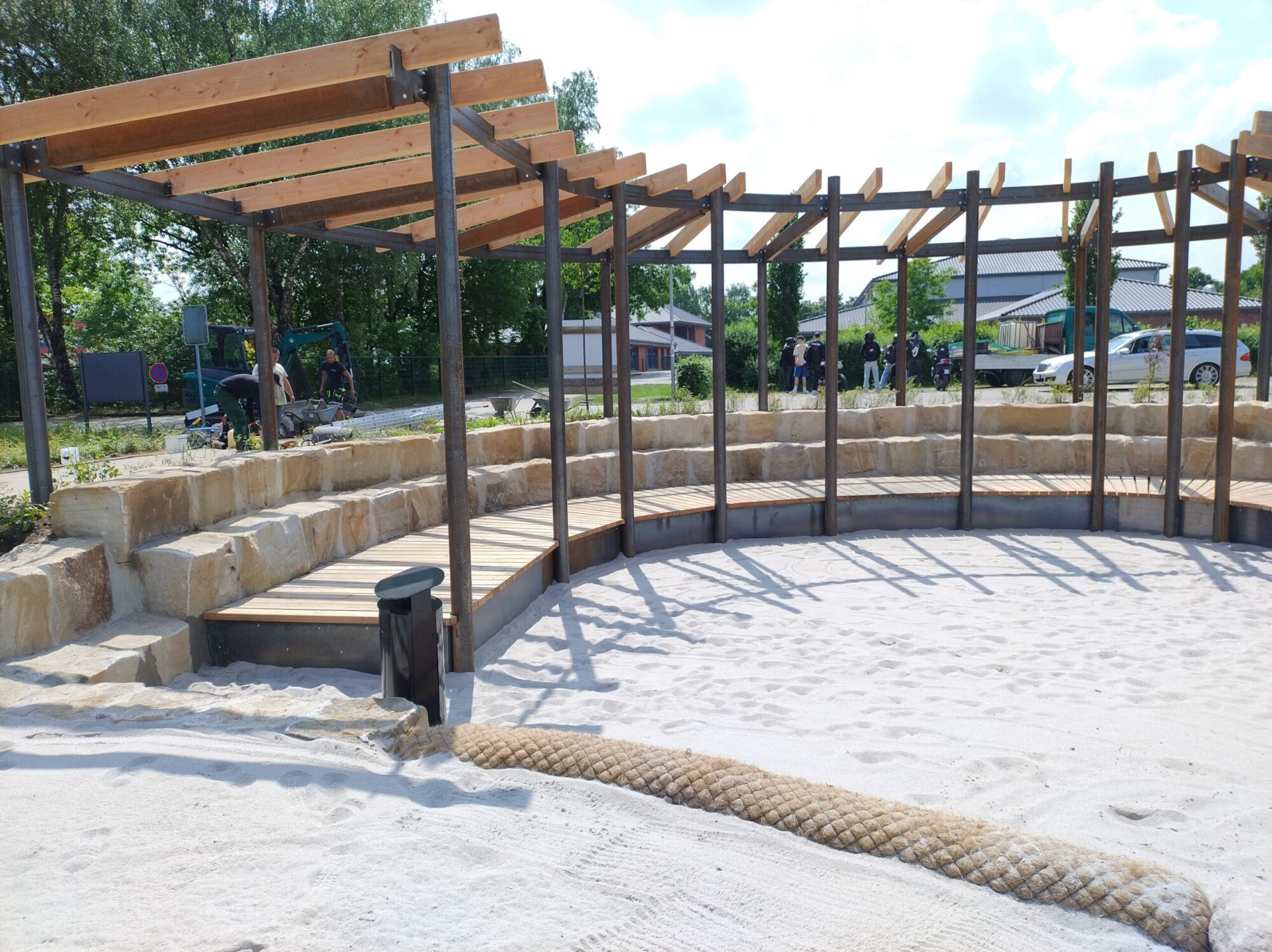 Pergola mit Stufen und Podest